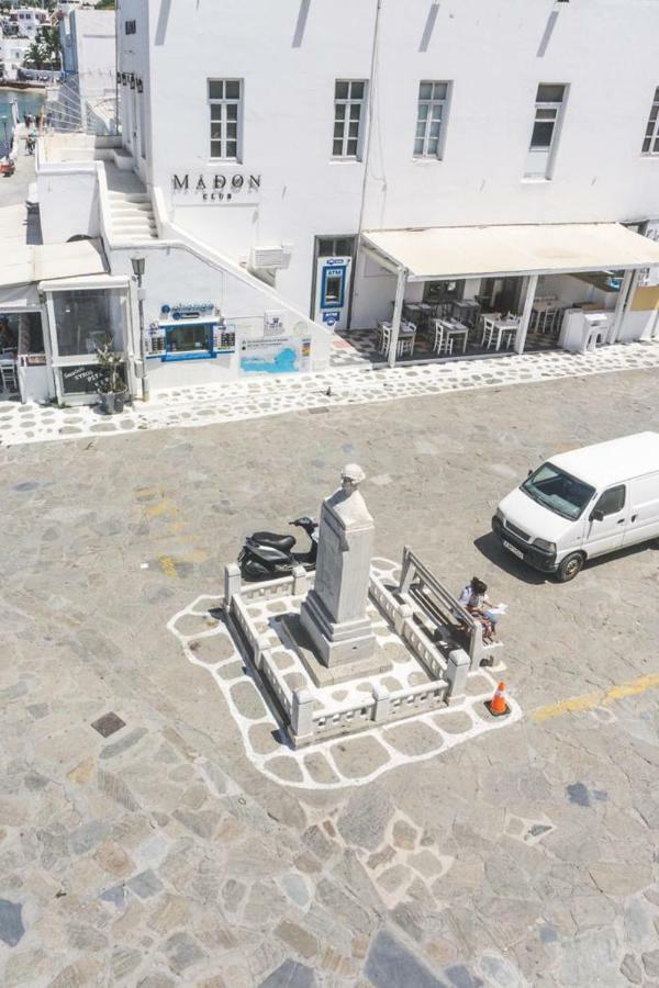 One Manto Square
